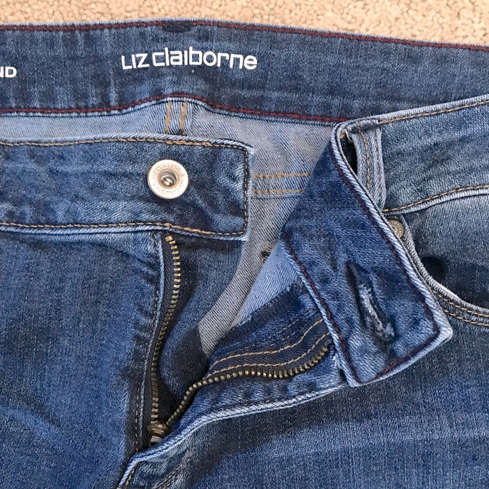 Liz Claiborne Boyfriend Skinny Blue Jeans Womens Size 8 Distressed Faded Denim - Picture 7 of 13